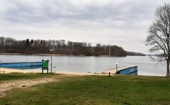 plaża nad jeziorem